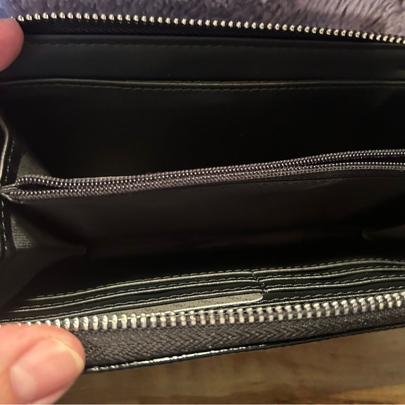 Guess purse and wallet - Picture 9 of 10